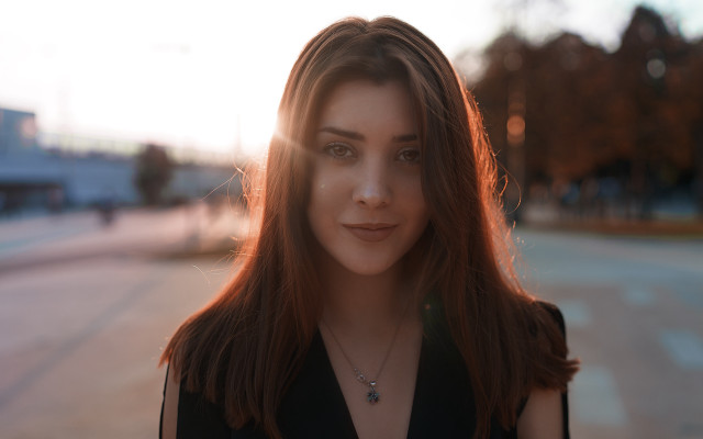 Woman longhair streetcorner sunshine necklace free wallpaper for desktop - medium preview image