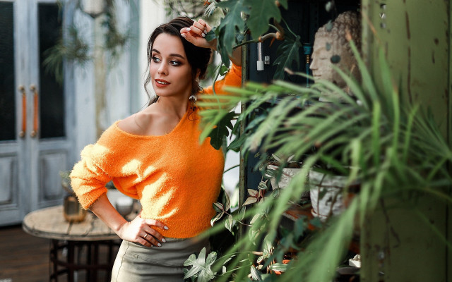 Woman plant room fashion shoot free wallpaper for desktop - medium preview image