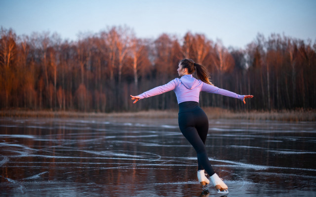 Woman skating frozen lake winter free wallpaper for desktop - medium preview image