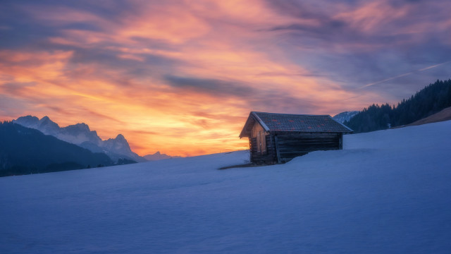 Snowy cabin mountains dusk sunset free wallpaper for desktop - medium preview image