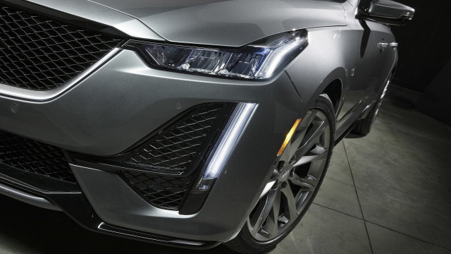 Car grill lights photorealism detailed free wallpaper for desktop - medium preview image