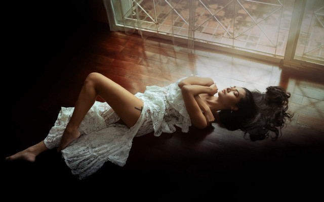 Woman white dress crossed legs free wallpaper for desktop - medium preview image