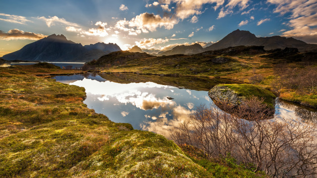 Lake mountains cloudy sky sunrays free wallpaper for desktop - medium preview image