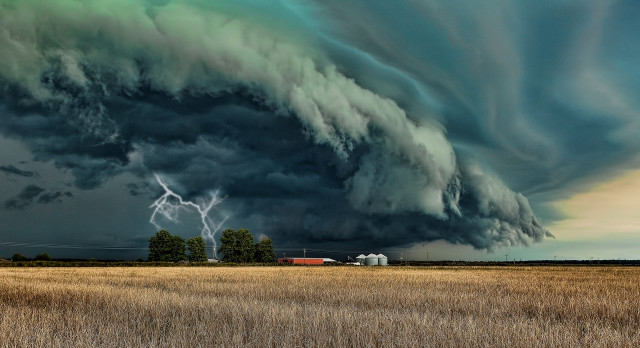 Storm field barn lightning sky free wallpaper for desktop - medium preview image