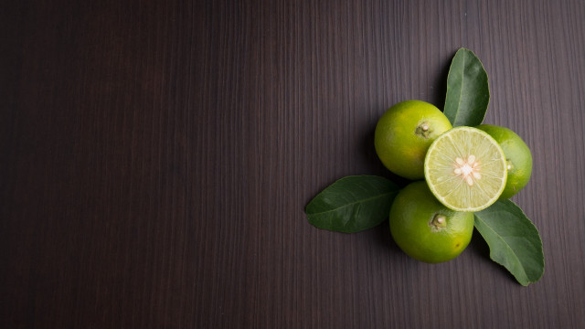 Limes leaves stilllife foodphotography minimalist free wallpaper for desktop - medium preview image