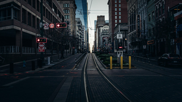 Train city street tall buildings free wallpaper for desktop - medium preview image