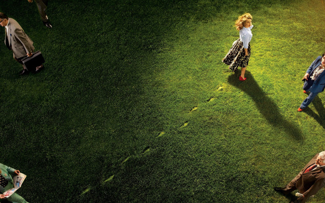 Group people green field woman free wallpaper for desktop - medium preview image