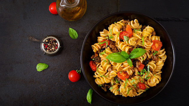 Pasta tomatoes basil meat black free wallpaper for desktop - medium preview image