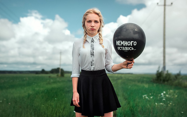 Woman blackballoon field bluehorizon braid free wallpaper for desktop - medium preview image