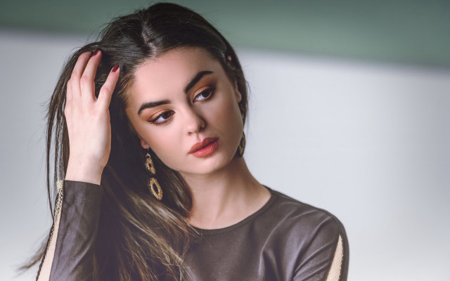 Woman longhair brownshirt handonhead lookingatcamera free wallpaper for desktop - medium preview image