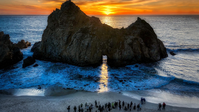 Beach sunset rock people ocean free wallpaper for desktop - medium preview image