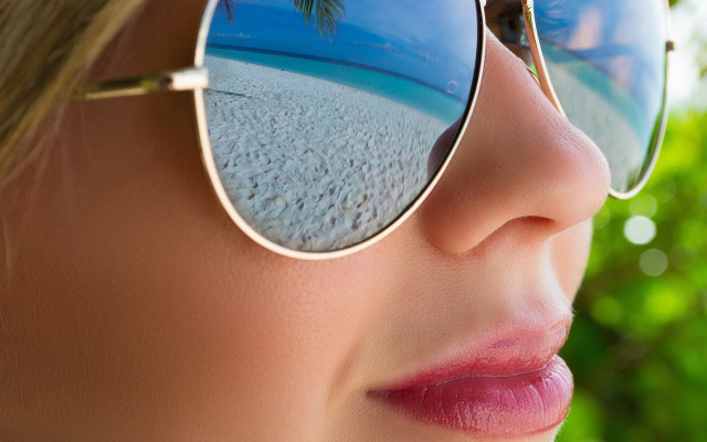 Woman sunglasses beach reflection palm free wallpaper for desktop - medium preview image