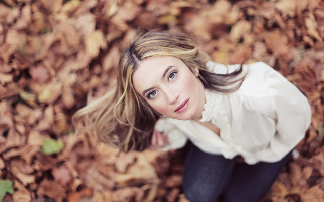 Woman leaves serious pov autumn free wallpaper for desktop - medium preview image