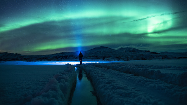 Aurora borealis snowy mountain night free wallpaper for desktop - medium preview image
