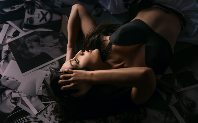 Woman laying bed photoshoot art free wallpaper for desktop - medium preview image