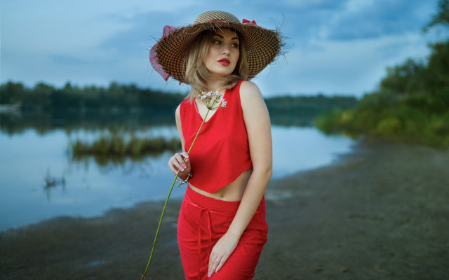 Woman red outfit straw hat free wallpaper for desktop - medium preview image