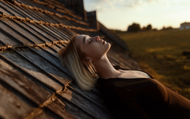 Woman blonde hair outdoor portrait free wallpaper for desktop - medium preview image