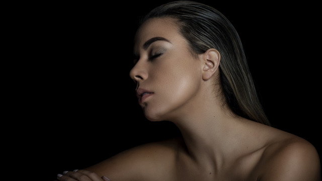 Renaissance woman folded hands closed free wallpaper for desktop - medium preview image