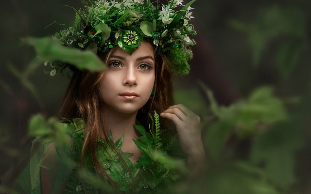 Woman leaf wreath plant eye free wallpaper for desktop - medium preview image