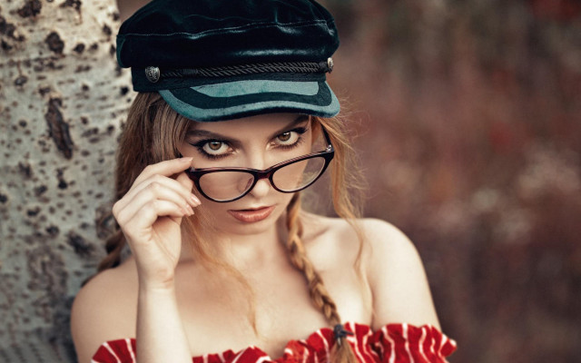 Woman glasses hat posing tree free wallpaper for desktop - medium preview image