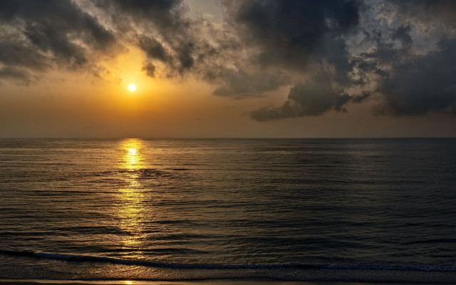 Sunset ocean boat clouds beach free wallpaper for desktop - medium preview image
