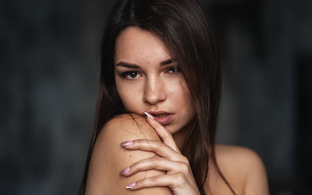 Elina karimova pink nails portrait free wallpaper for desktop - medium preview image