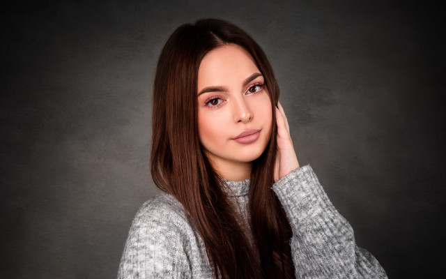 Araceli gilbert portrait brown eyes free wallpaper for desktop - medium preview image