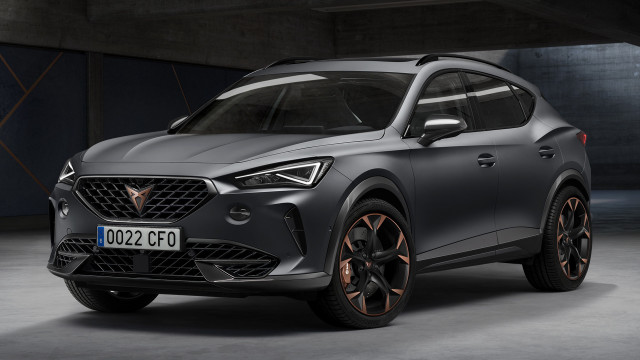 Grey suv garage futurism 3d free wallpaper for desktop - medium preview image