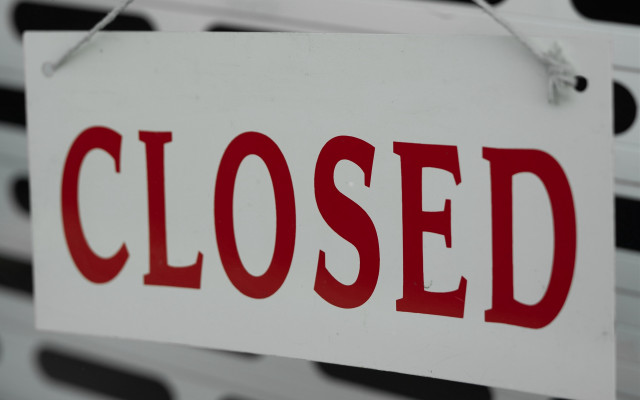 Closed sign berlin secession macro free wallpaper for desktop - medium preview image