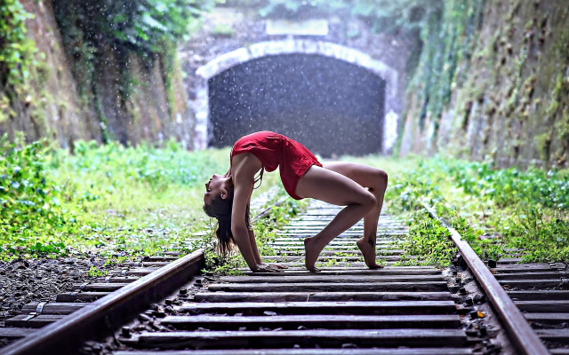 Woman red bathing suit handstand free wallpaper for desktop - medium preview image