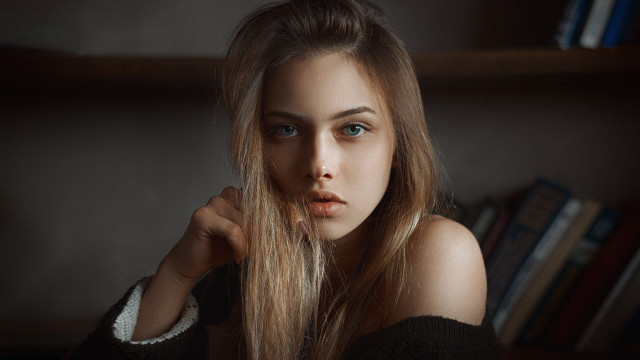 Woman portrait blueeyes bareshoulders books free wallpaper for desktop - medium preview image