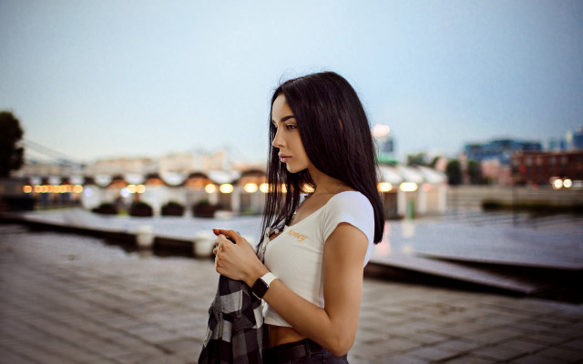 Woman dock phone watch city free wallpaper for desktop - medium preview image