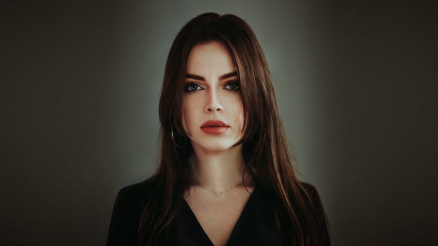 Woman longhair blackshirt portrait lighting free wallpaper for desktop - medium preview image