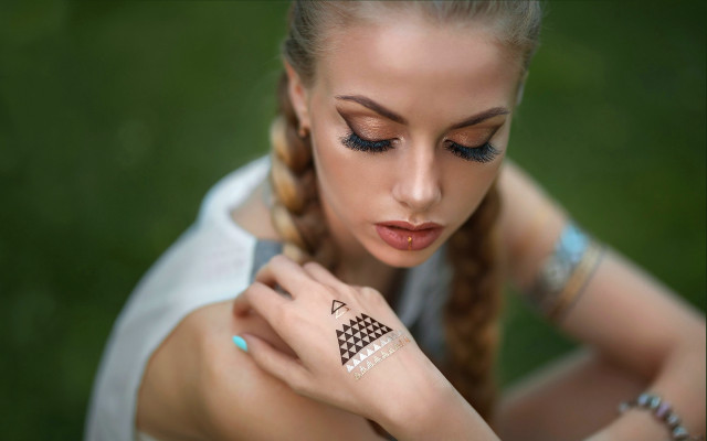 Anka zhuravleva tattoo bracelet ring free wallpaper for desktop - medium preview image