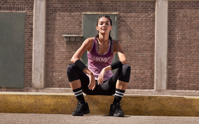 Woman squatting curb purple shirt free wallpaper for desktop - medium preview image