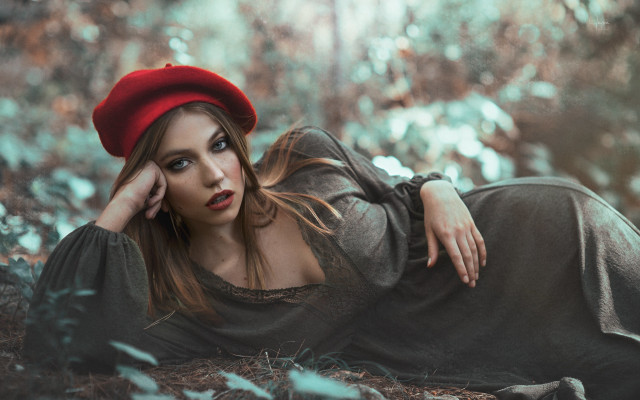 Elina karimova red beret dress free wallpaper for desktop - medium preview image