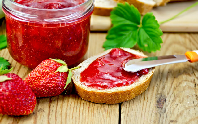 Strawberry jam sandwich knife wooden free wallpaper for desktop - medium preview image
