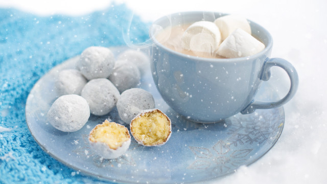 Hot chocolate sugar balls blue free wallpaper for desktop - medium preview image