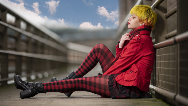 Yellow haired gothic painting sitting free wallpaper for desktop - medium preview image