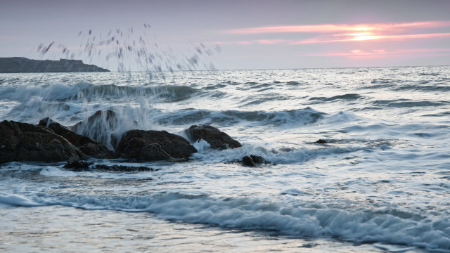 Wave shore lighthouse sunset pink free wallpaper for desktop - medium preview image