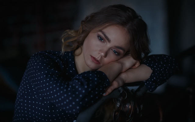 Serious portrait woman blue eyes free wallpaper for desktop - medium preview image