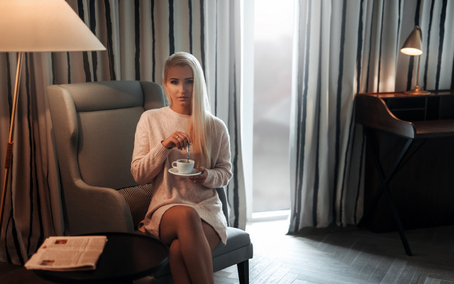 Eszter mattioni woman coffee portrait free wallpaper for desktop - medium preview image