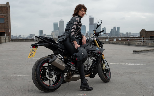 Eve ryder motorcycle city skyline free wallpaper for desktop - medium preview image