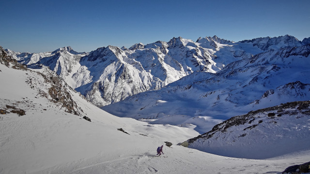 Skiing mountain snowy background panorama free wallpaper for desktop - medium preview image