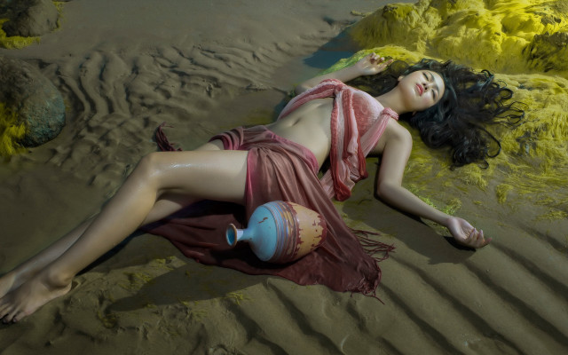 Woman sand bottle hat yellow free wallpaper for desktop - medium preview image