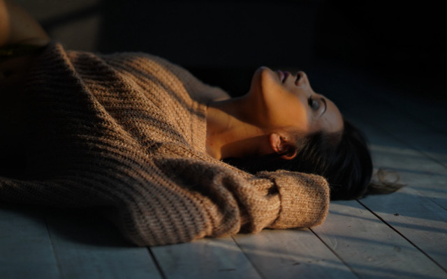 Woman laying floor blurry chainlink free wallpaper for desktop - medium preview image