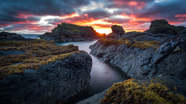 Sunset rocky beach water foreground #7 free wallpaper for desktop - medium preview image