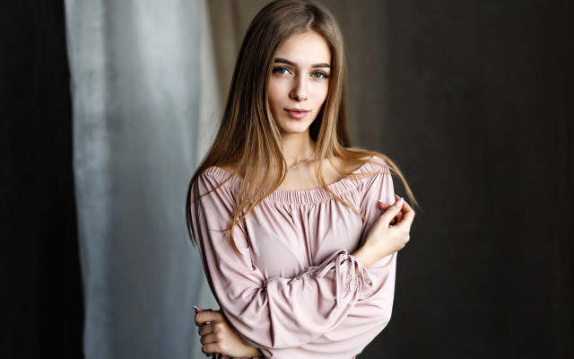 Elina karimova pink top portrait free wallpaper for desktop - medium preview image