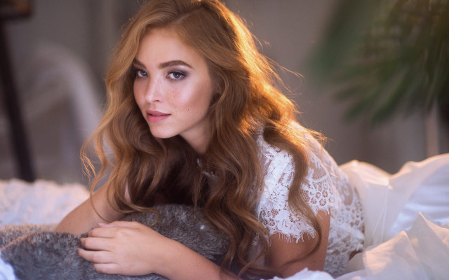 Woman teddybed white dress blonde free wallpaper for desktop - medium preview image