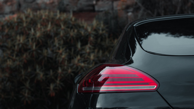 Car tail light bushes house free wallpaper for desktop - medium preview image